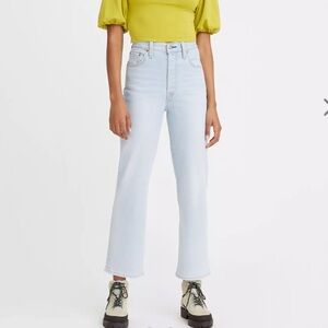 Levi’s Women’s Ribcage Ankle Straight Button Fly Light Wash Jeans | Size 28x27